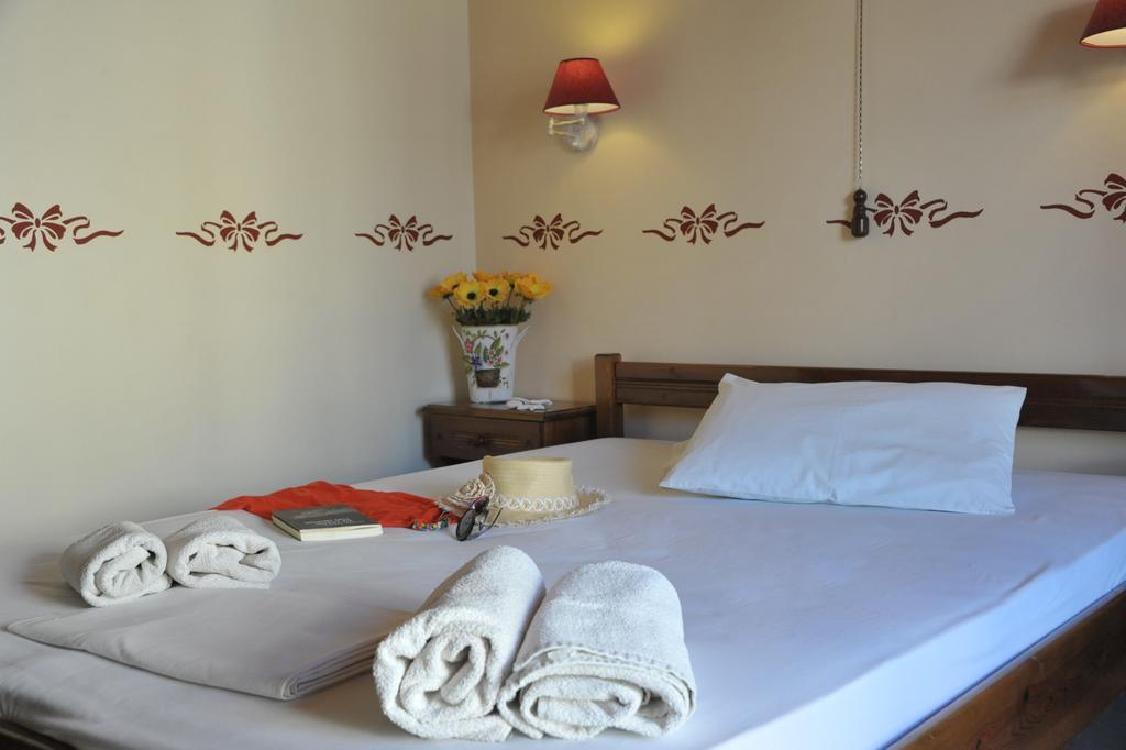 Guesthouse Corali Hydra  Bagian luar foto